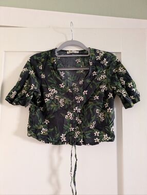 Marine Layer Cropped Floral Navy White Floral Top